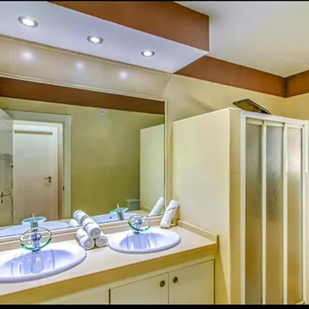 En لا مانغا ذيل مار مينور